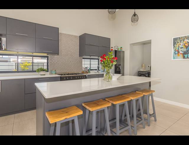 4 BEDROOM FREEHOLD FOR SALE IN PARKLANDS NORTH